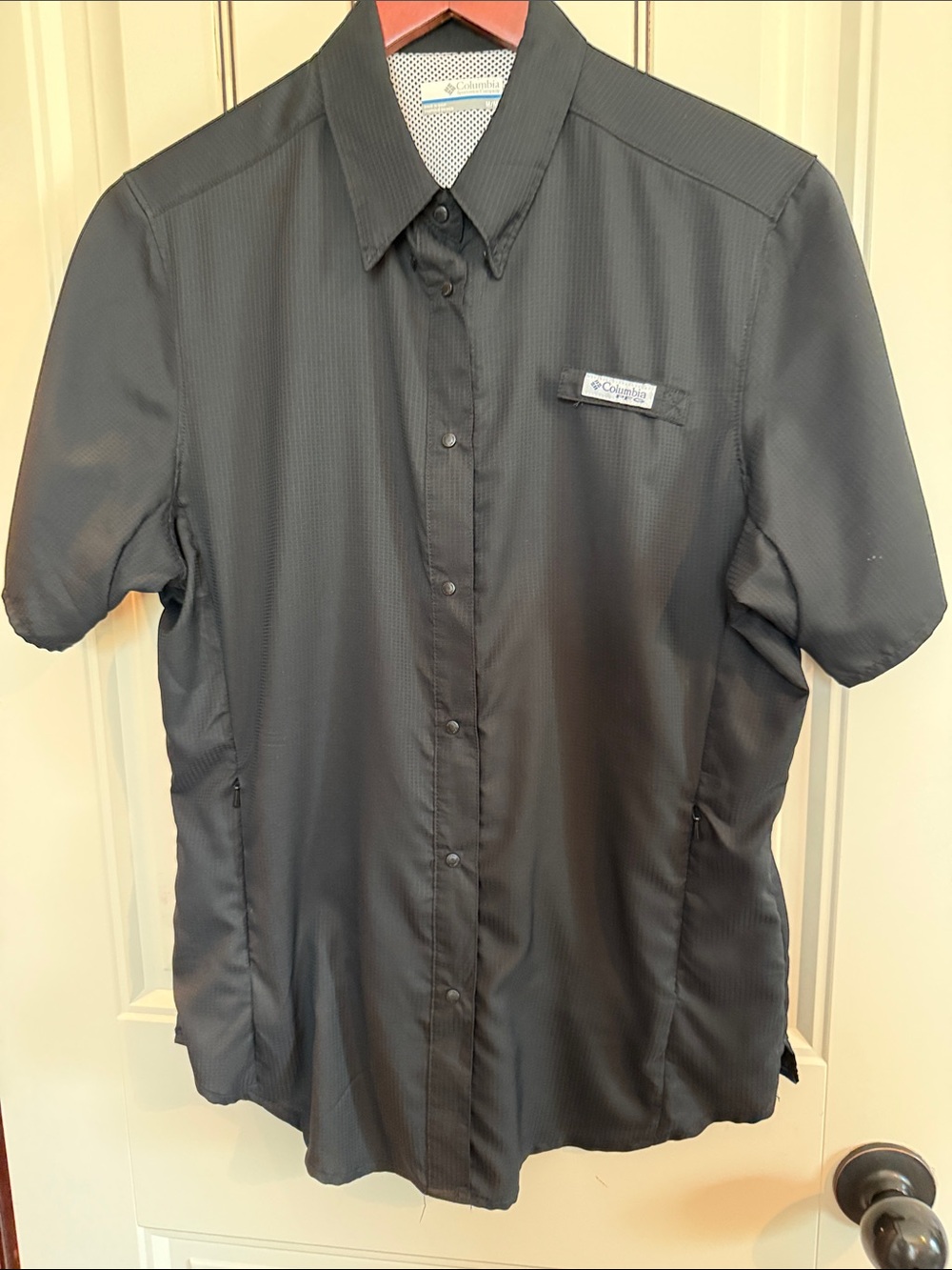 Columbia Ladies Vibrant Black Short-Sleeve Button-Down Shirt